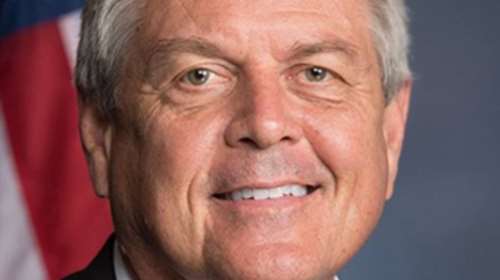 Αμερικανός βουλευτής του Τραμπ έβγαλε όπλο σε εστιατόριο