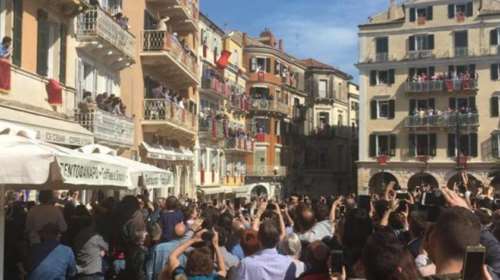 Κοσμοπλημμύρα στην Κέρκυρα για τους μπότηδες (βίντεο)