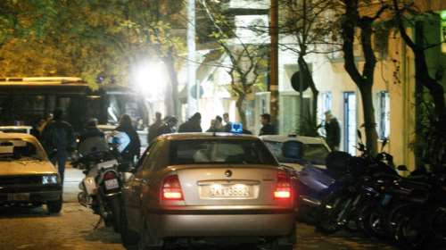 Πυροβολισμοί στη μέση του δρόμου στον Άγιο Παντελεήμονα - Ένας τραυματίας