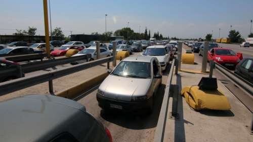 Oυρές χιλιομέτρων στα Μάλγαρα - σηκώνουν τις μπάρες