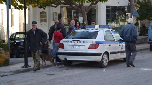 Εισβολή ληστών σε σπίτι στη Μάνδρα - Απείλησαν την ένοικο με λοστούς