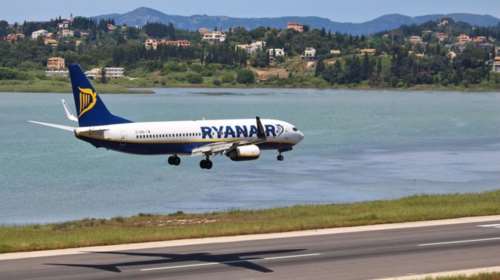 Η Ryanair κλείνει τη βάση της στα Χανιά και μειώνει δρομολόγια εσωτερικού