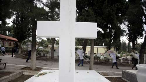 Εθαψαν νεκρό πάνω από άλλον νεκρό στη Θεσσαλονίκη