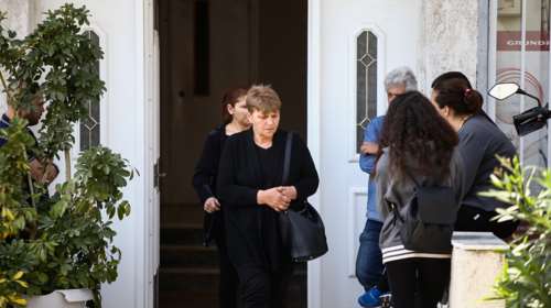 Θρήνος στο σπίτι του πιλότου Γιώργου Μπαλταδώρου (εικόνες)