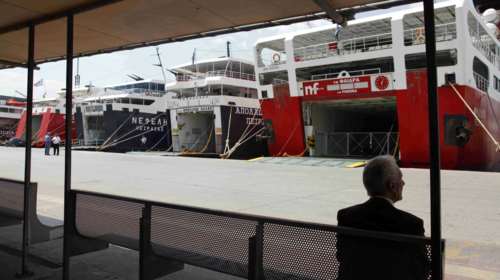 Δεμένα τα πλοία στα λιμάνια την Τετάρτη, απεργία της ΠΝΟ