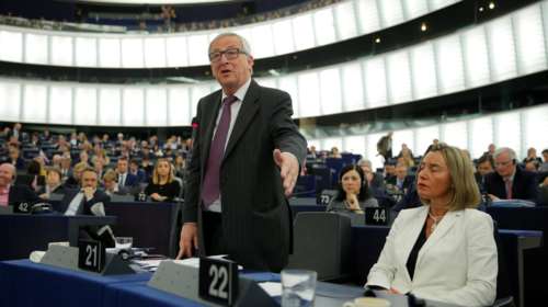 Γιούνκερ: Δεν θέλω να δω τον πόλεμο να επιστρέφει στα Βαλκάνια