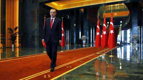 DW: Τα κίνητρα του Ερντογάν για την προκήρυξη πρόωρων εκλογών