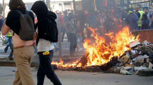 Γαλλία: Ταραχές, ξύλο &amp; δακρυγόνα στη διαδήλωση των συνδικάτων
