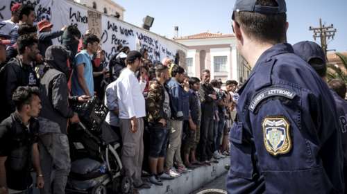 ΓΕΕΘΑ: Υπεράριθμοι πρόσφυγες στις δομές των Ε.Δ. σε Κω, Λέσβο, Σάμο