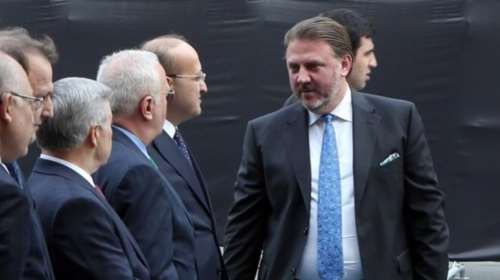 Σύμβουλος Ερντογάν: Κατεβάσαμε τις ελληνικές σημαίες από τις βραχονησίδες