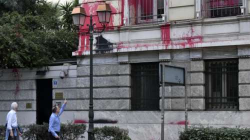 Συνελήφθη 22χρονος για την επίθεση στη γαλλική πρεσβεία