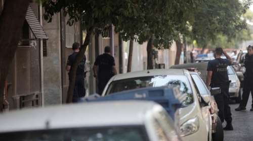 Επιτέθηκε με μαχαίρι και οξύ σε αστυνομικούς κατά τη διάρκεια έξωσης