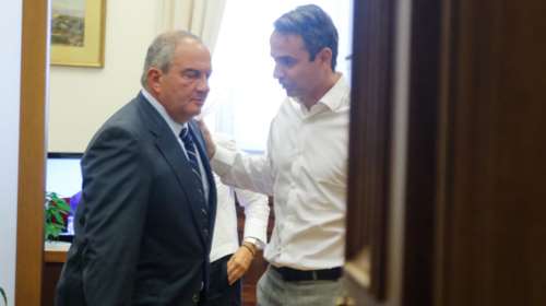 Σε διπλό ταμπλό οι «Καραμανλικοί» - Ο ρόλος του Παυλόπουλου