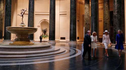 Απόδραση πολιτισμού για τις Μπριζίτ Μακρόν και Μελάνια Τραμπ