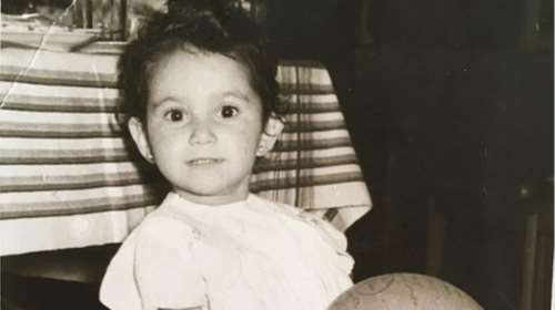 Ποια είναι η πιτσιρίκα Ελληνίδα ερμηνεύτρια που λατρεύουμε;