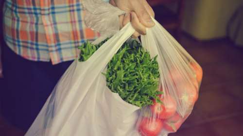 Τέλος Μαΐου πληρώνουν για τις πλαστικές σακούλες