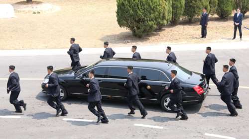 Τρέχοντας με τον Κιμ Γιονγκ Ουν στη Βόρεια Κορέα