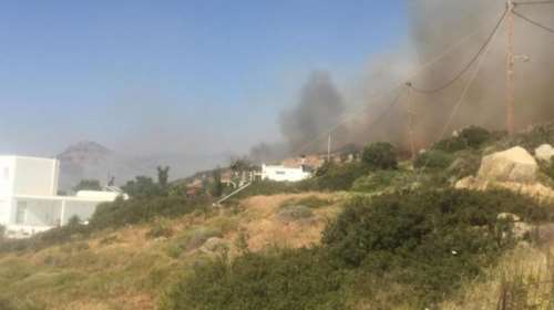 Σε εξέλιξη πυρκαγιά στη Νάξο -φωτό