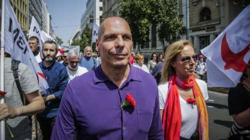 Στην πορεία της Πρωτομαγιάς ο Βαρουφάκης με τη Δανάη Στράτου