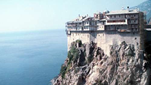 Νεκρός 65χρονος που έπεσε σε χαράδρα στο Άγιο Όρος