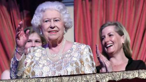 Το «χειροποίητο» δώρο της βασίλισσας στην Κέιτ Μίντλετον [Εικόνα]