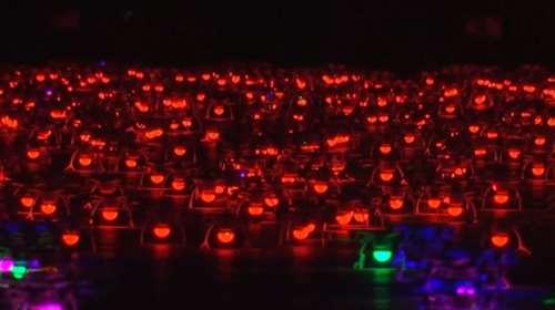 Μαγικό θέαμα για Γκίνες: 1.374 φωτισμένα drones στον ουρανό