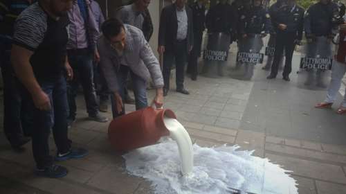 «Πόλεμος» για τη φέτα και το γάλα στη Λάρισα