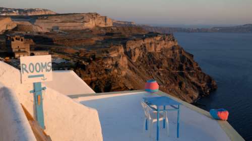 Φθηνότερες Ιμπιζα και Σαρδηνία από Μύκονο και Σαντορίνη