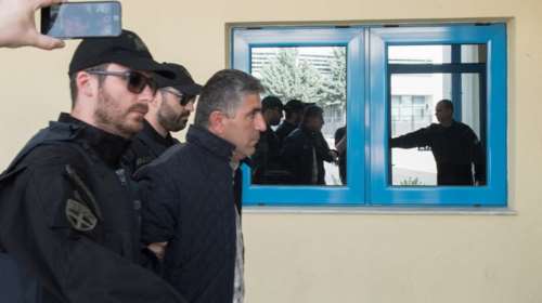 Μετά την απέλαση: Μου φέρθηκαν σαν να ήμουν μουσαφίρης