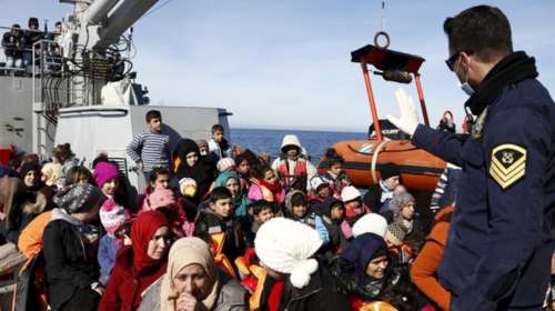 Στο Ηράκλειο οι μετανάστες που εντοπίστηκαν σε ξύλινο αλιευτικό