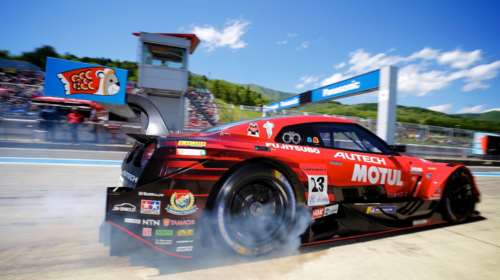 Η Nissan πήρε τη νίκη στο Super GT, στην πίστα του Fuji Speedway