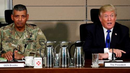 Απελευθερώθηκαν οι 3 Αμερικανοί κρατούμενοι στη Βόρεια Κόρεα