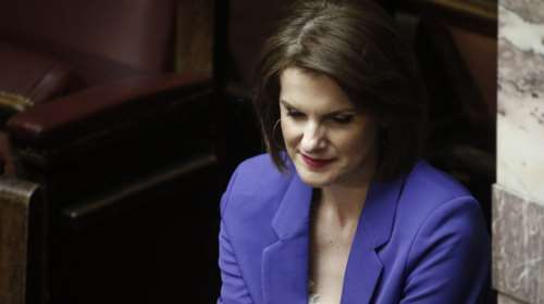 Τι λένε πηγές ΝΔ για τη υπερψήφιση της αναδοχής από τη Μάρκου