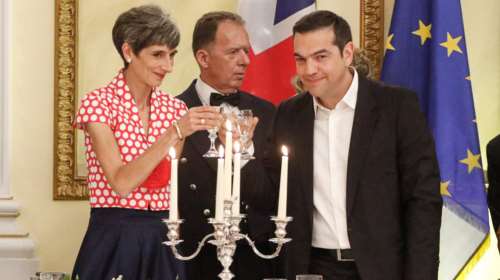 Η Βρετανίδα πρέσβης ψηφίζει Ελληνίδα σχεδιάστρια-  Η εμφάνιση στο δείπνο