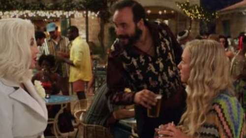 Ο Πάνος Μουζουράκης στο τρέιλερ του «Mamma Mia»