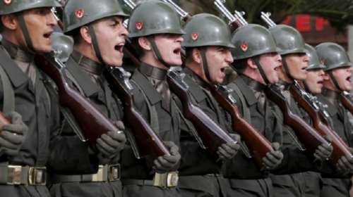 Συνελήφθησαν 300 στρατιωτικοί στην Τουρκία για σχέση με τον Γκιουλέν