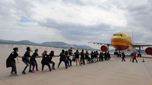 #love2give: Η Mercedes επιστρέφει αγάπη στην κοινωνία