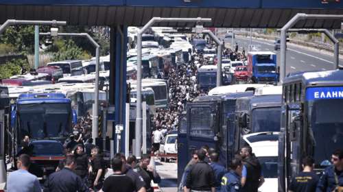 Στις Αφίδνες τα πούλμαν με τους οπαδούς του ΠΑΟΚ [Εικόνες]