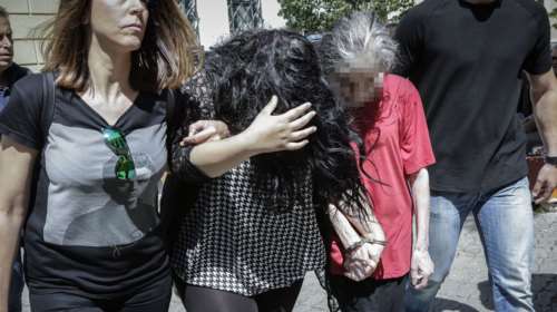 Συνελήφθησαν μάνα και κόρη για το νεκρό βρέφος στην Πετρούπολη