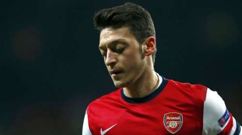 Ο Μεσούτ Εζίλ έκανε δώρο την φανέλα του στον Ερντογάν! -video