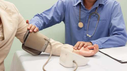 Νέα υπόθεση &quot;ψευτογιατρού&quot;: Παρίστανε χρόνια τον καρδιολόγο σε αθλητικά σωματεία