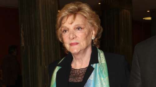 Μάρω Κοντού: Κομψή και λαμπερή σε βραδινή έξοδο στα 84 της