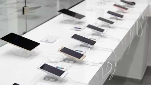 Παππάς αδειάζει Κονιόρδου για το ξαφνικό χαράτσι του 2% σε κινητά - τάμπλετ