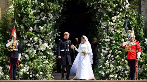 Πανέμορφη νύφη η 36χρονη Μέγκαν Μαρκλ - Η συγκίνηση και τα δάκρυα του Χάρι