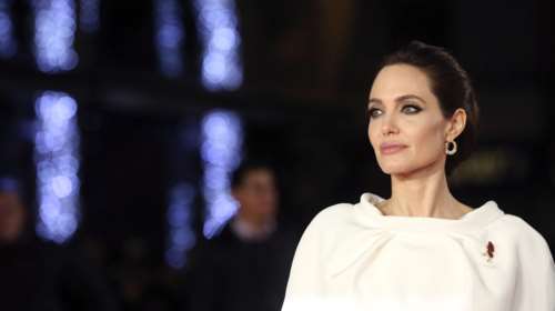 Αυτός είναι ο λόγος που η Αντζελίνα Τζολί «σνόμπαρε» τον βασιλικό γάμο