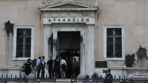 «Σύμπραξη» αναρχικών ομάδων πίσω από την εισβολή στο ΣτΕ