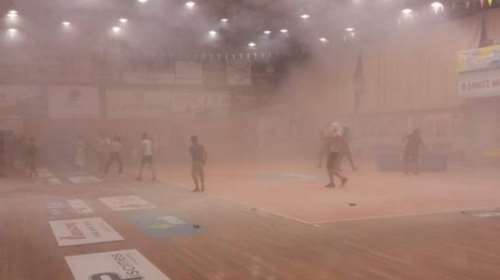 Σοβαρά επεισόδια σε αγώνα μπάσκετ στο Μαρκόπουλο (βίντεο)