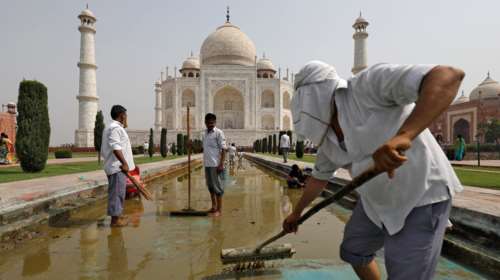 Το Ταζ Μαχάλ χρωματίζεται... πράσινο από τη ρύπανση - Εικόνες