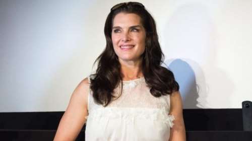 Η Μπρουκ Σιλντς είναι πια 52! Δείτε τη να ποζάρει με μπικίνι