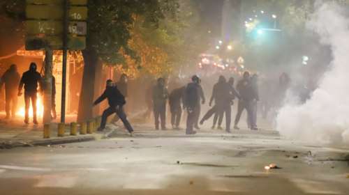 Νέο ολονύχτιο «πάρτι» με μολότοφ στα Εξάρχεια